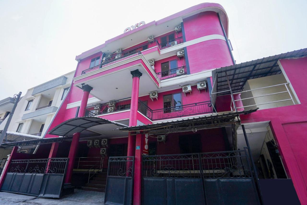 Hotel Collection O 1112 Comfitel Siwalankerto Aa4 Surabaya Exterior foto