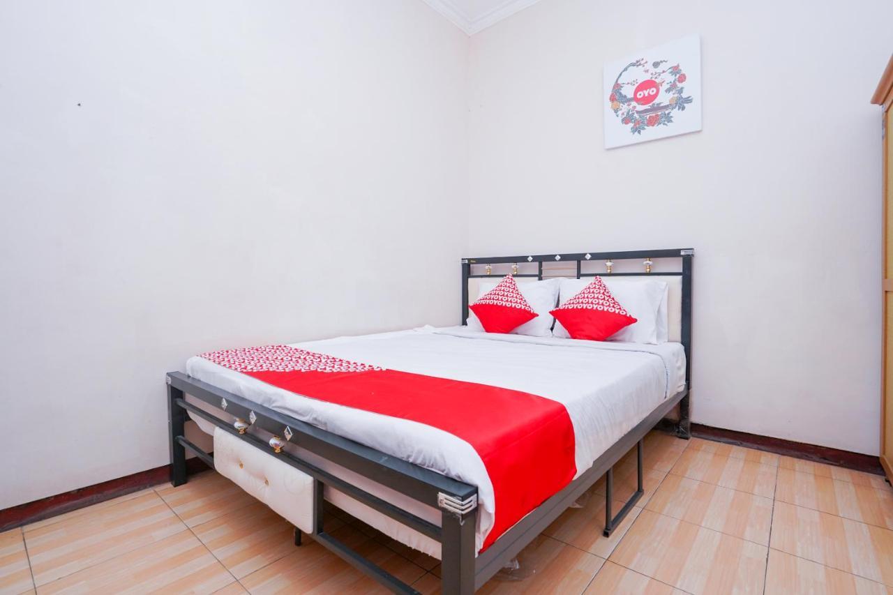 Hotel Collection O 1112 Comfitel Siwalankerto Aa4 Surabaya Exterior foto