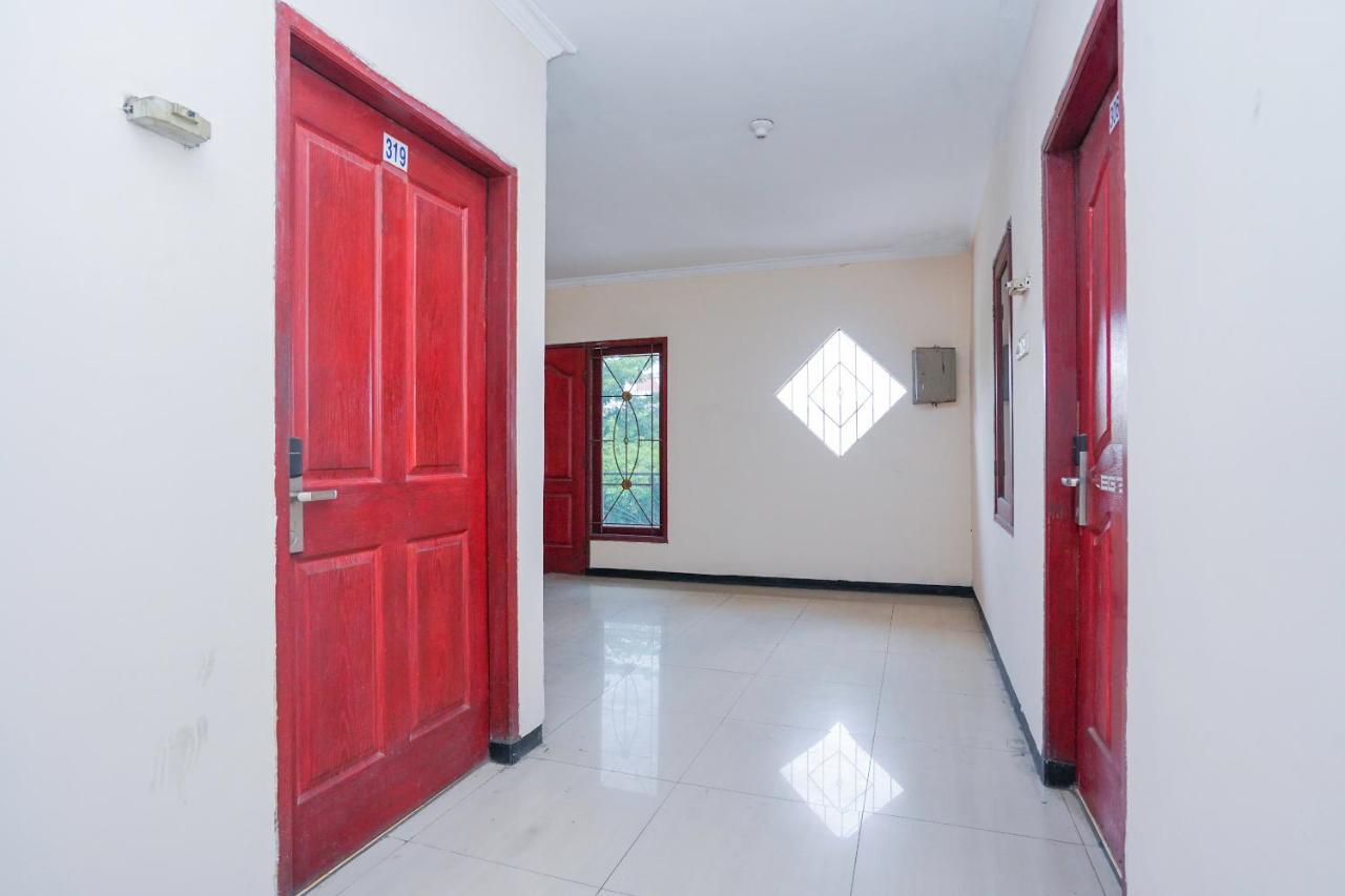 Hotel Collection O 1112 Comfitel Siwalankerto Aa4 Surabaya Exterior foto