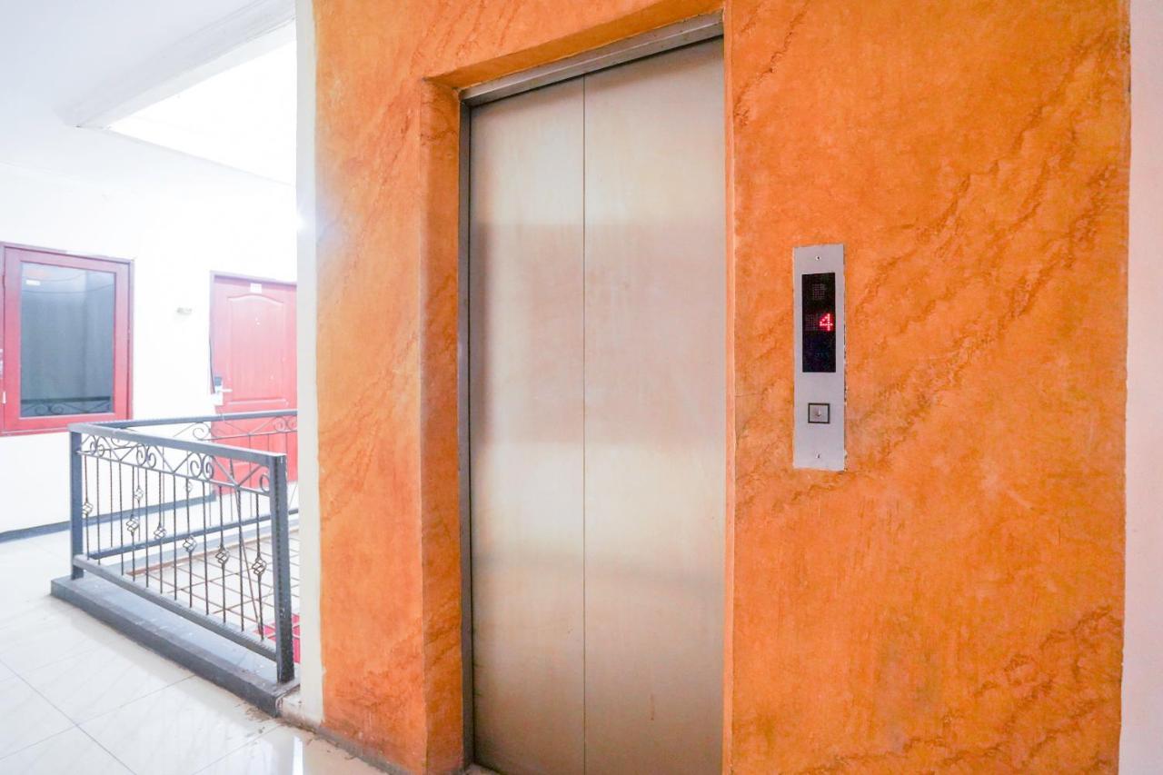 Hotel Collection O 1112 Comfitel Siwalankerto Aa4 Surabaya Exterior foto